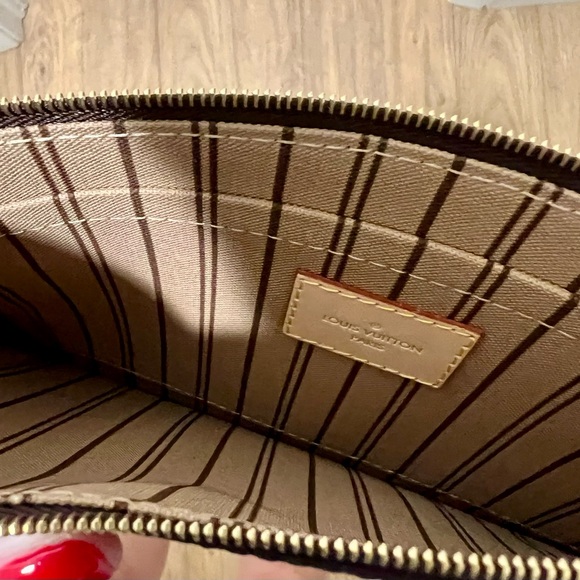 Louis Vuitton Pouchette - Picture 4 of 4